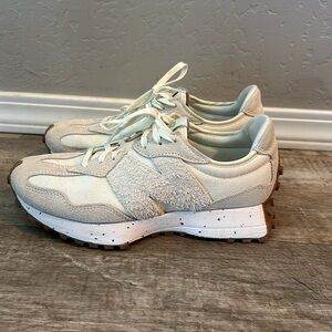 Women’s new balance 327 size 8 1/2